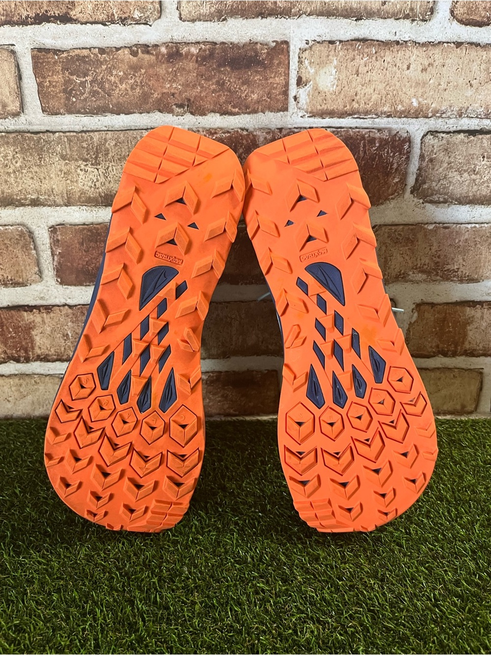 Altra - Picture 5 of 6